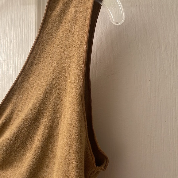 Tan faux suede sleeveless v-neck shirred laser cut tie front  top size small - Picture 6 of 9